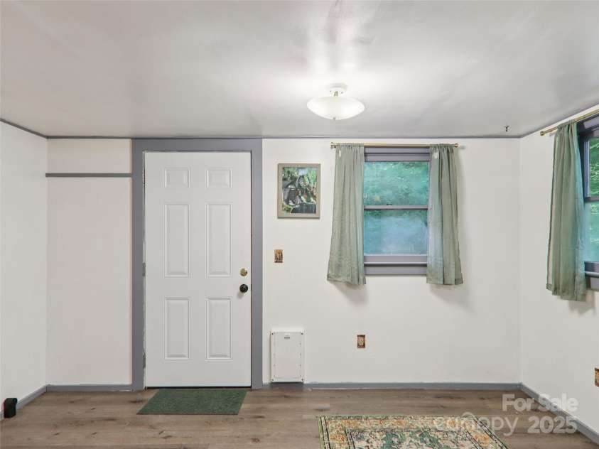32 Saunooke Road, Asheville, NC 28805.  MLS# CAR4275674, YatesRealty ID 22486. 