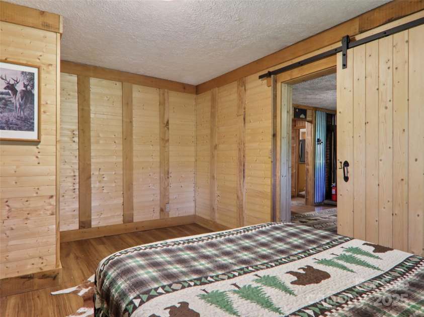 32 Saunooke Road, Asheville, NC 28805.  MLS# CAR4275674, YatesRealty ID 22486. 