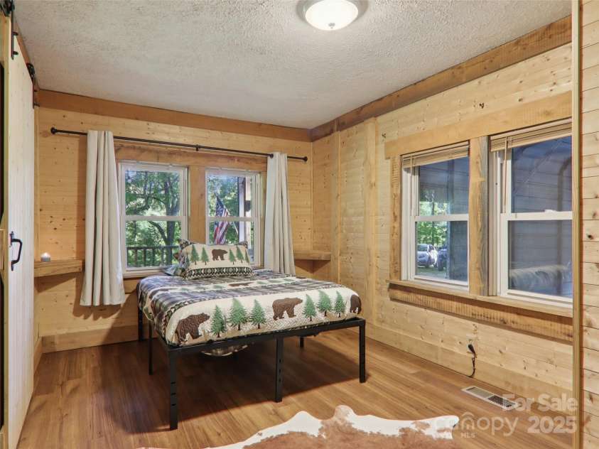 32 Saunooke Road, Asheville, NC 28805.  MLS# CAR4275674, YatesRealty ID 22486. 