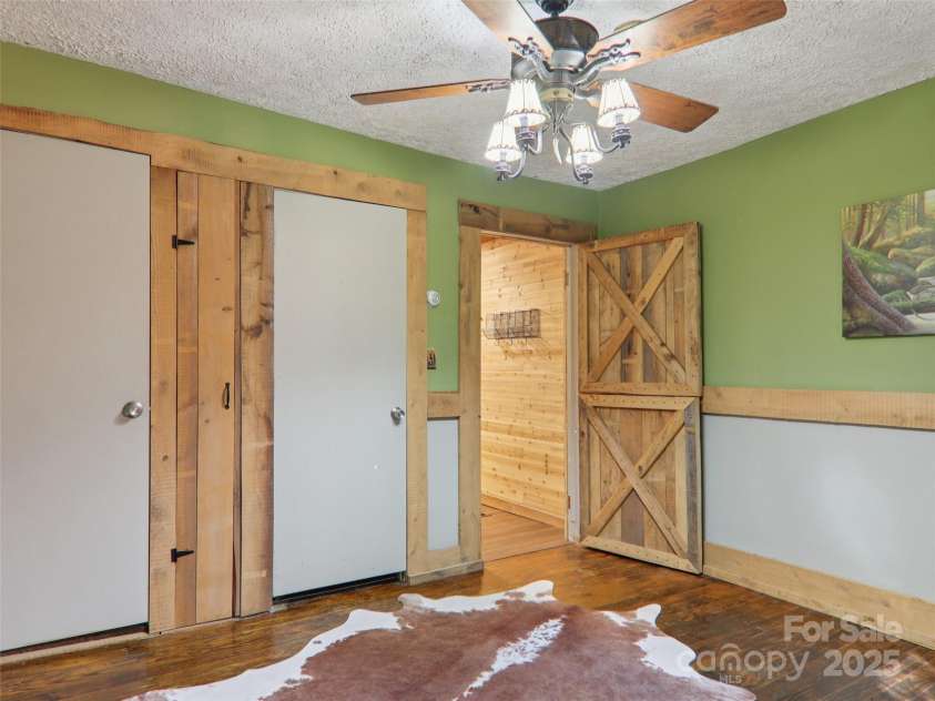 32 Saunooke Road, Asheville, NC 28805.  MLS# CAR4275674, YatesRealty ID 22486. 