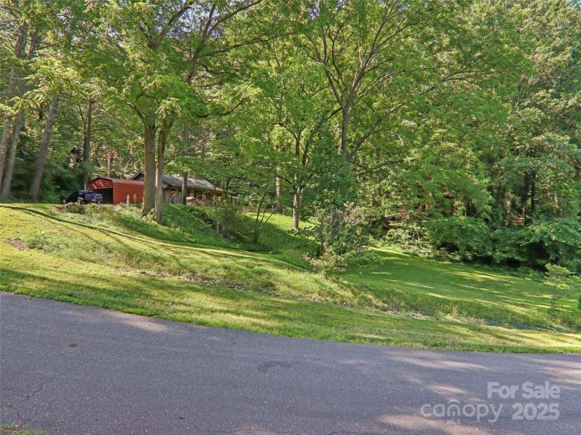 32 Saunooke Road, Asheville, NC 28805.  MLS# CAR4275674, YatesRealty ID 22486. 