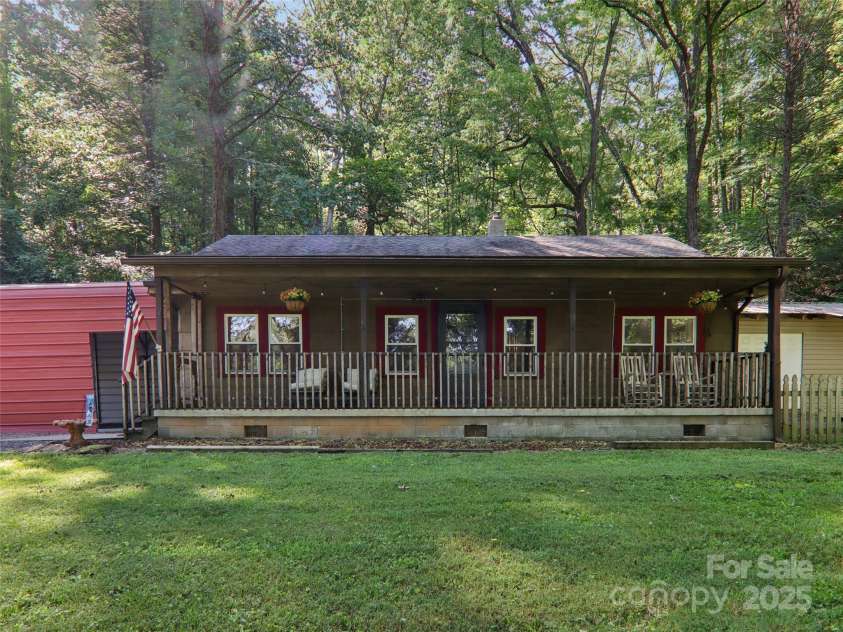 32 Saunooke Road, Asheville, NC 28805.  MLS# CAR4275674, YatesRealty ID 22486. 