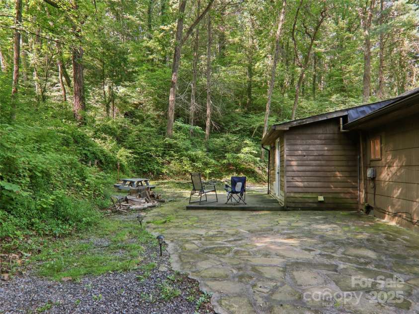 32 Saunooke Road, Asheville, NC 28805.  MLS# CAR4275674, YatesRealty ID 22486. 