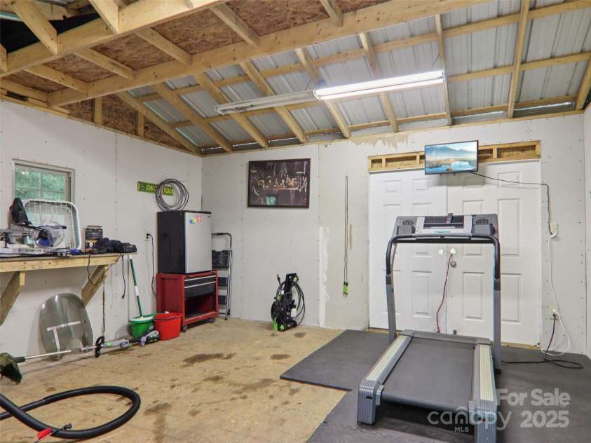 32 Saunooke Road, Asheville, NC 28805.  MLS# CAR4275674, YatesRealty ID 22486. 