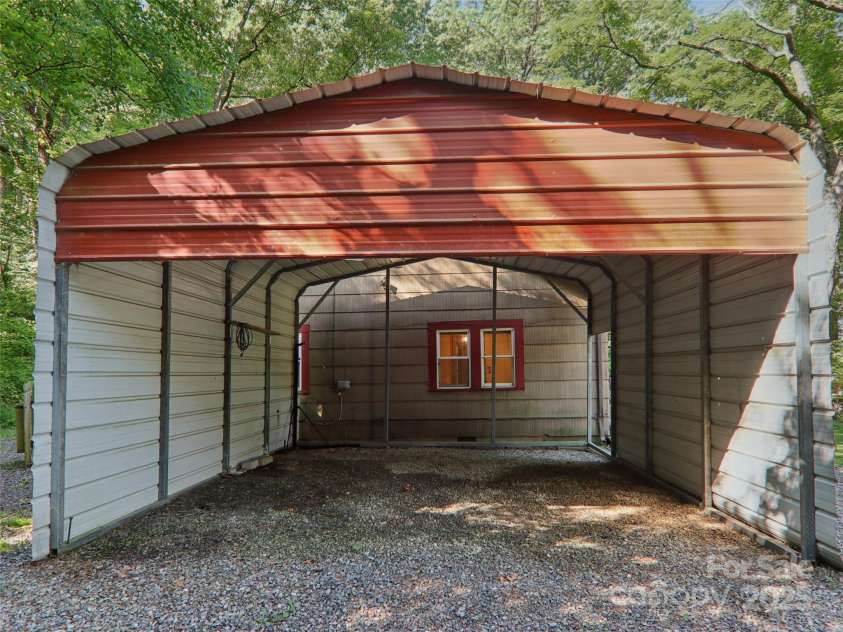 32 Saunooke Road, Asheville, NC 28805.  MLS# CAR4275674, YatesRealty ID 22486. 