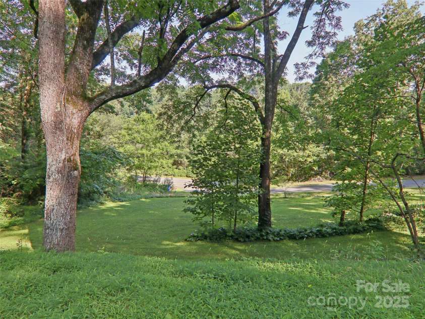 32 Saunooke Road, Asheville, NC 28805.  MLS# CAR4275674, YatesRealty ID 22486. 