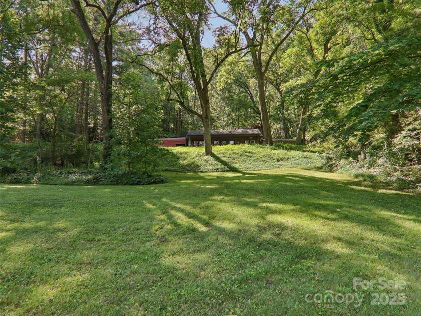 32 Saunooke Road, Asheville, NC 28805.  MLS# CAR4275674, YatesRealty ID 22486. 