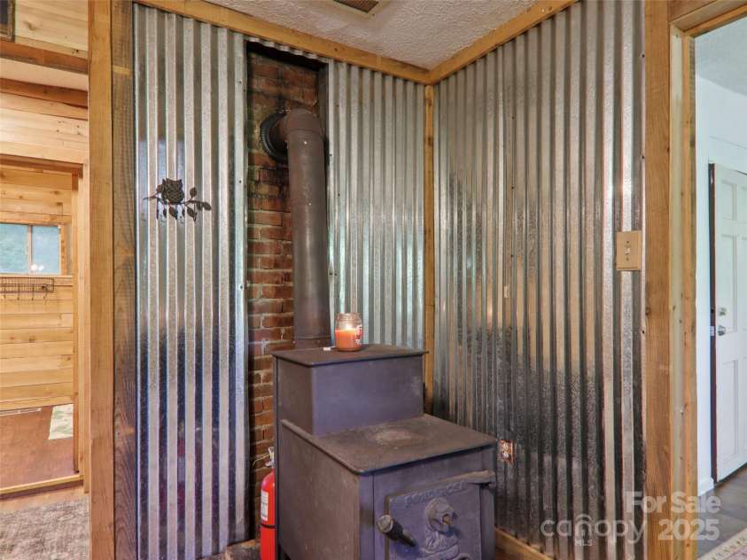 32 Saunooke Road, Asheville, NC 28805.  MLS# CAR4275674, YatesRealty ID 22486. 