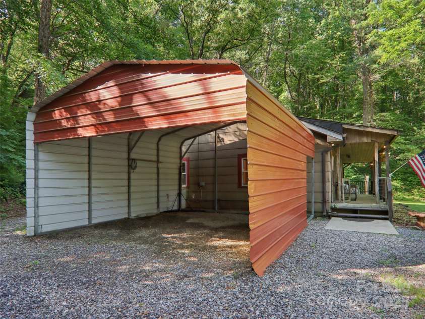 32 Saunooke Road, Asheville, NC 28805.  MLS# CAR4275674, YatesRealty ID 22486. 