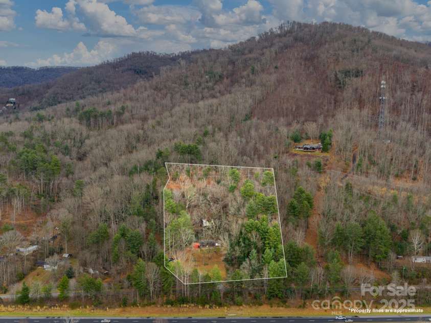 32 Saunooke Road, Asheville, NC 28805.  MLS# CAR4326581, YatesRealty ID 22486. 4.6 Acres with Home, Antique Barn, Shed, Worshop/Studio, Gorgeous Usable Land 