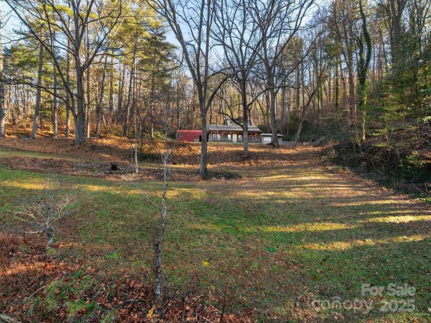 32 Saunooke Road, Asheville, NC 28805.  MLS# CAR4326581, YatesRealty ID 22486. Lovely Setting and Expansive Yard Space 