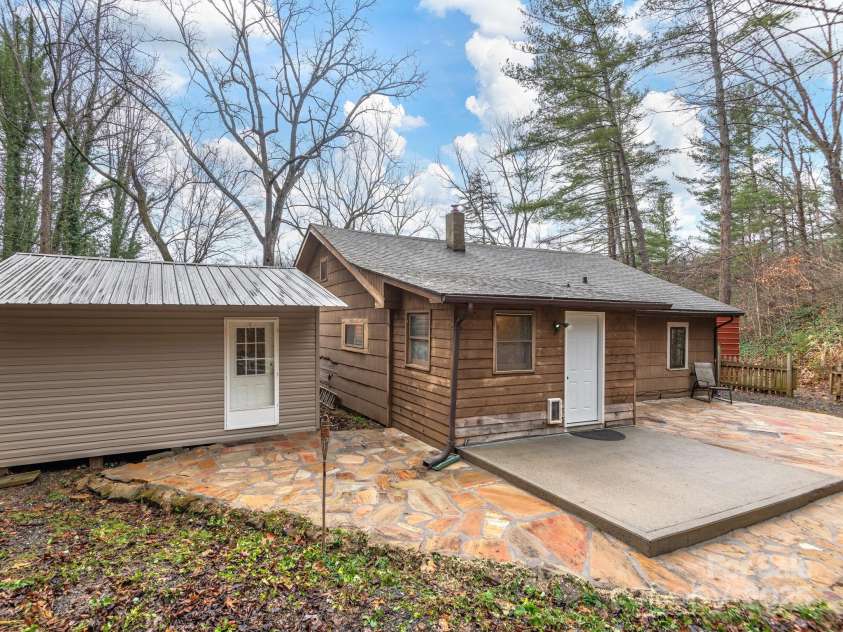 32 Saunooke Road, Asheville, NC 28805.  MLS# CAR4326581, YatesRealty ID 22486. Stunning Back Stone Patio | Separate Workshop/Studio with Electricity