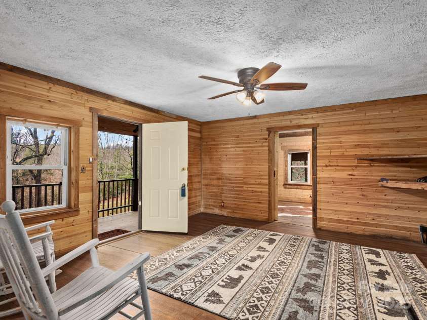 32 Saunooke Road, Asheville, NC 28805.  MLS# CAR4326581, YatesRealty ID 22486. Warm and Inviting Living 