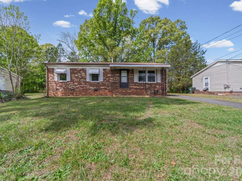 661 Kilborne Drive, Gastonia, NC 28052.  MLS# CAR4363337, YatesRealty ID 22487. 661 Kilborne Drive