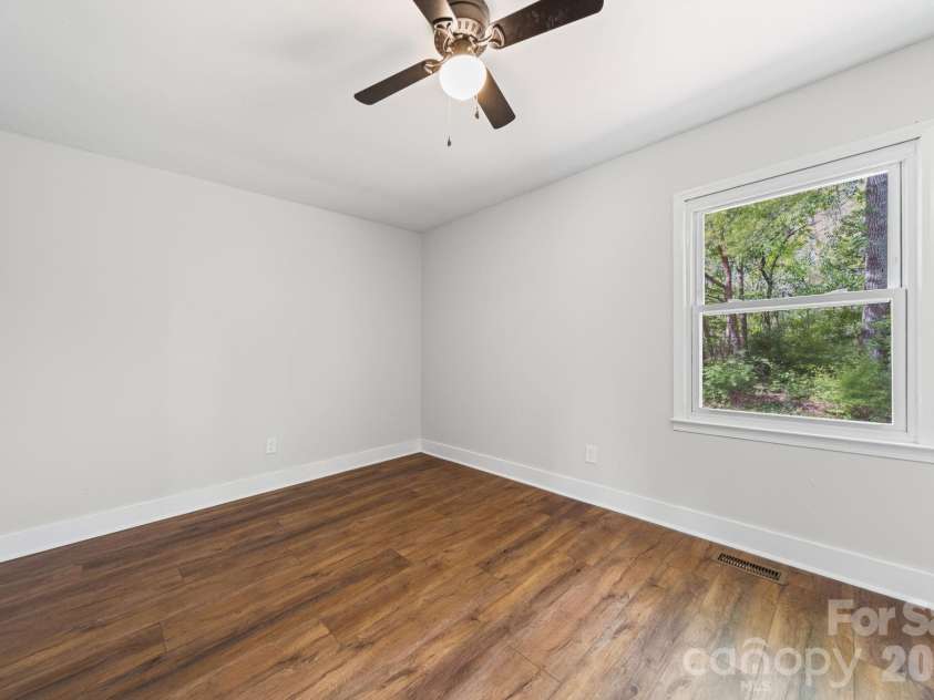 661 Kilborne Drive, Gastonia, NC 28052.  MLS# CAR4363337, YatesRealty ID 22487. Primary Bedroom 
