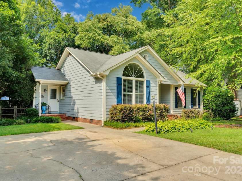 666 Tryon Place, Gastonia, NC 28054.  MLS# CAR4275470, YatesRealty ID 22489. 