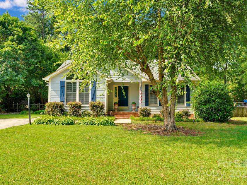 666 Tryon Place, Gastonia, NC 28054.  MLS# CAR4275470, YatesRealty ID 22489. 
