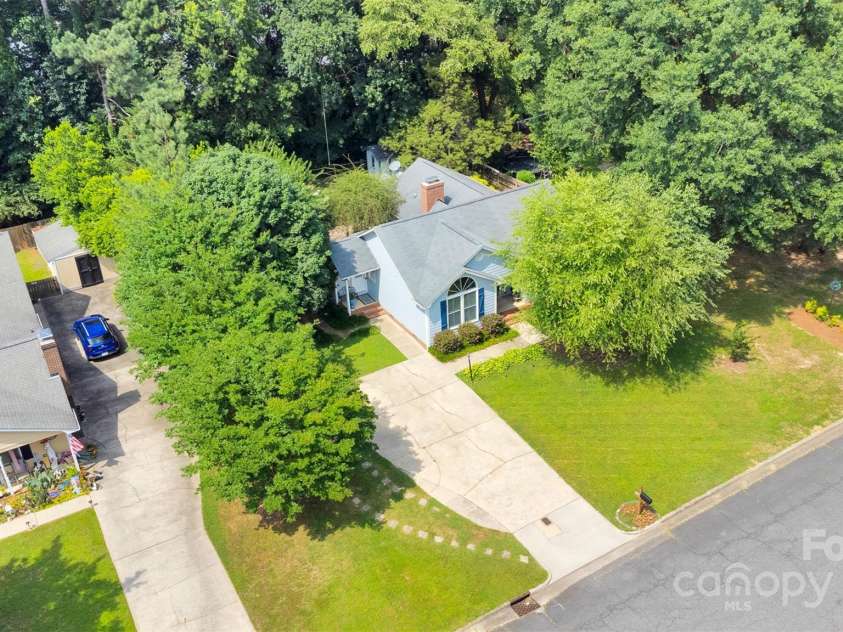 666 Tryon Place, Gastonia, NC 28054.  MLS# CAR4275470, YatesRealty ID 22489. 