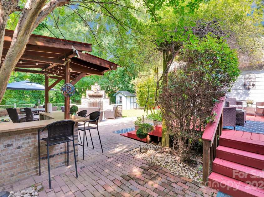 666 Tryon Place, Gastonia, NC 28054.  MLS# CAR4275470, YatesRealty ID 22489. 