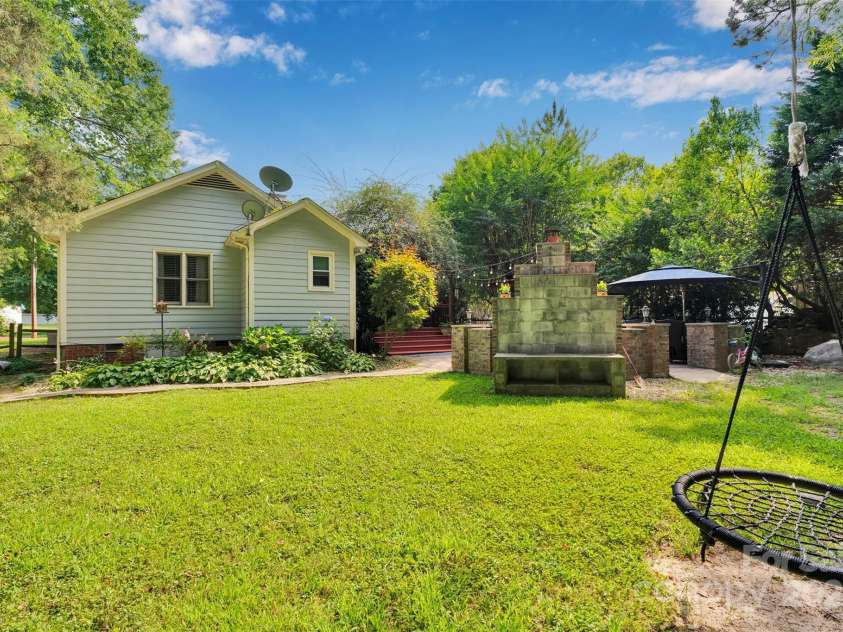 666 Tryon Place, Gastonia, NC 28054.  MLS# CAR4275470, YatesRealty ID 22489. 