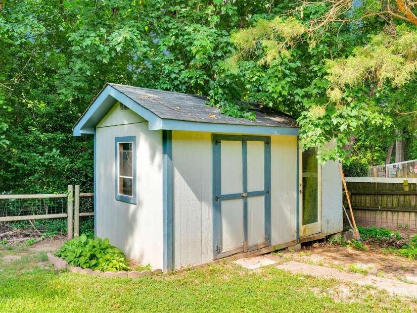 666 Tryon Place, Gastonia, NC 28054.  MLS# CAR4275470, YatesRealty ID 22489. 