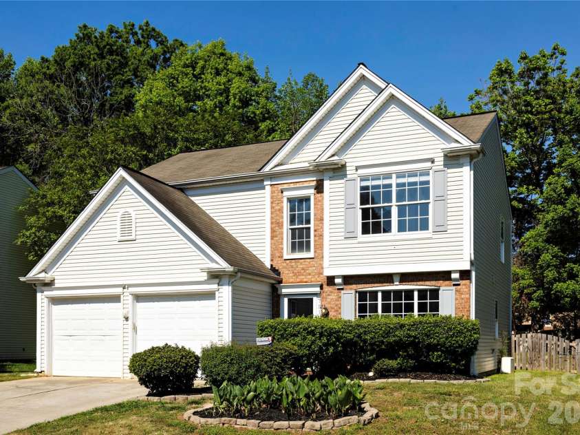 7519 Eurostar Drive, Charlotte, NC 28213.  MLS# CAR4368491, YatesRealty ID 22489. 