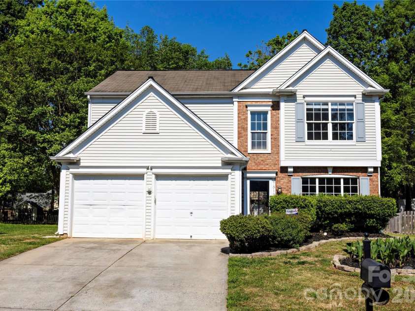 7519 Eurostar Drive, Charlotte, NC 28213.  MLS# CAR4368491, YatesRealty ID 22489. 