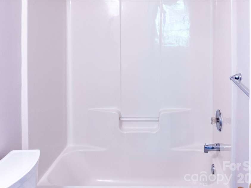 7519 Eurostar Drive, Charlotte, NC 28213.  MLS# CAR4368491, YatesRealty ID 22489. 