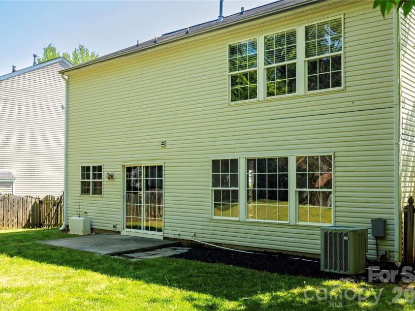 7519 Eurostar Drive, Charlotte, NC 28213.  MLS# CAR4368491, YatesRealty ID 22489. 