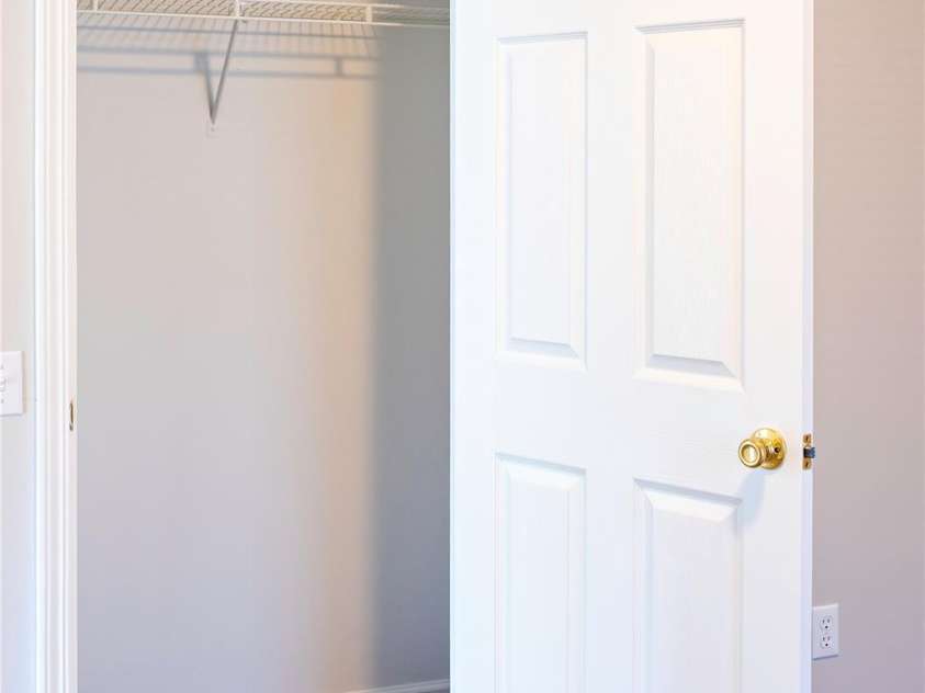 7519 Eurostar Drive, Charlotte, NC 28213.  MLS# CAR4368491, YatesRealty ID 22489. Bdr 2 closet