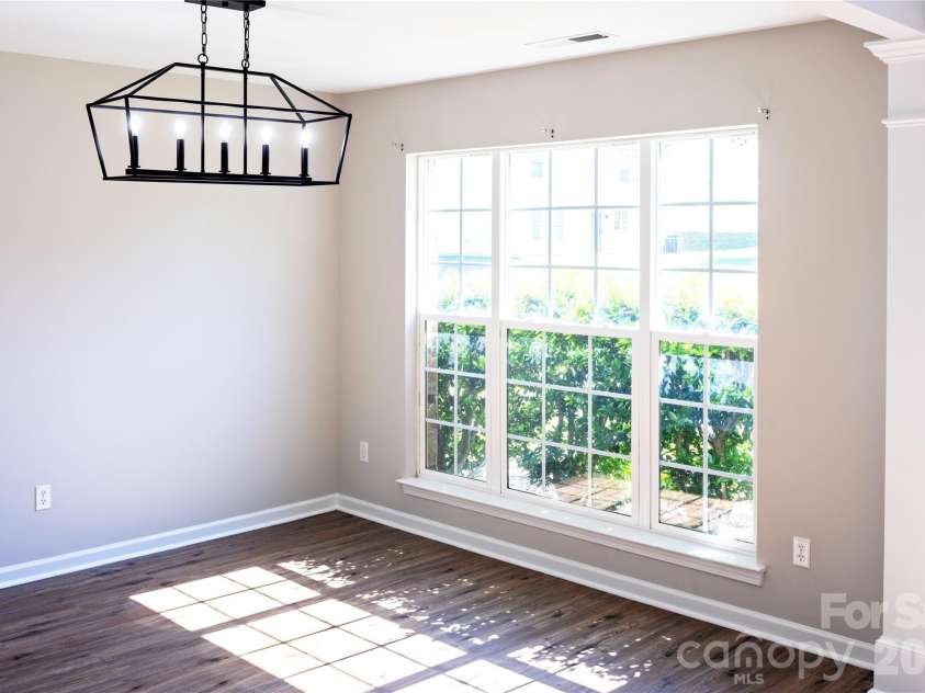 7519 Eurostar Drive, Charlotte, NC 28213.  MLS# CAR4368491, YatesRealty ID 22489. Dining Area