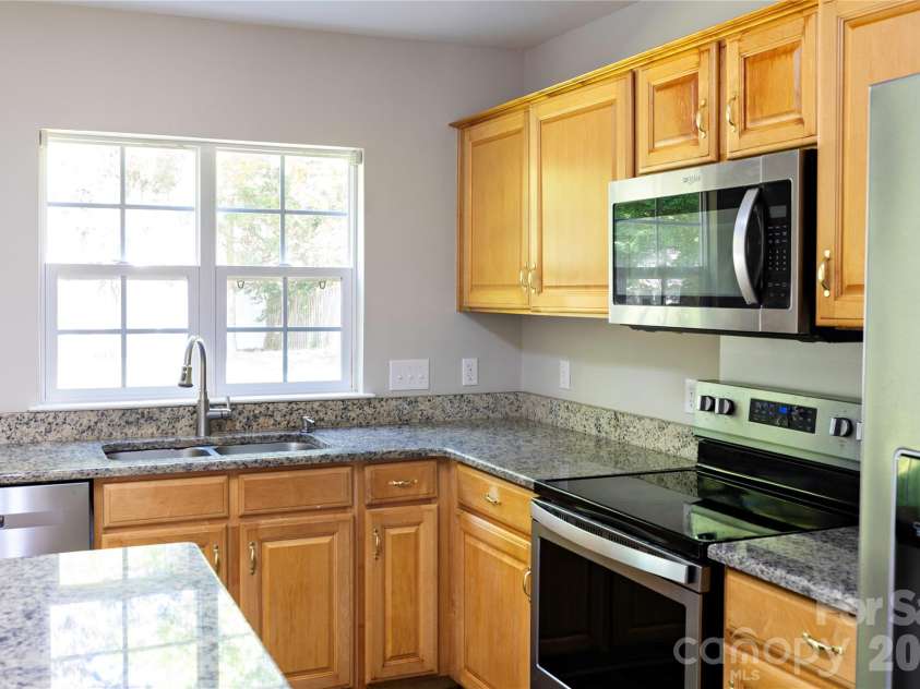 7519 Eurostar Drive, Charlotte, NC 28213.  MLS# CAR4368491, YatesRealty ID 22489. Kitchen 2