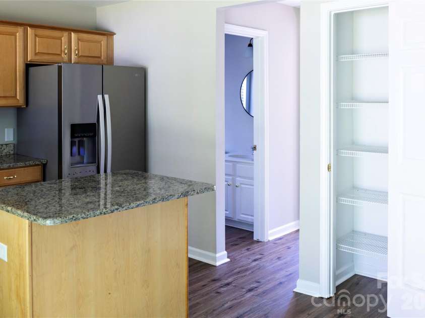 7519 Eurostar Drive, Charlotte, NC 28213.  MLS# CAR4368491, YatesRealty ID 22489. Kitchen 3
