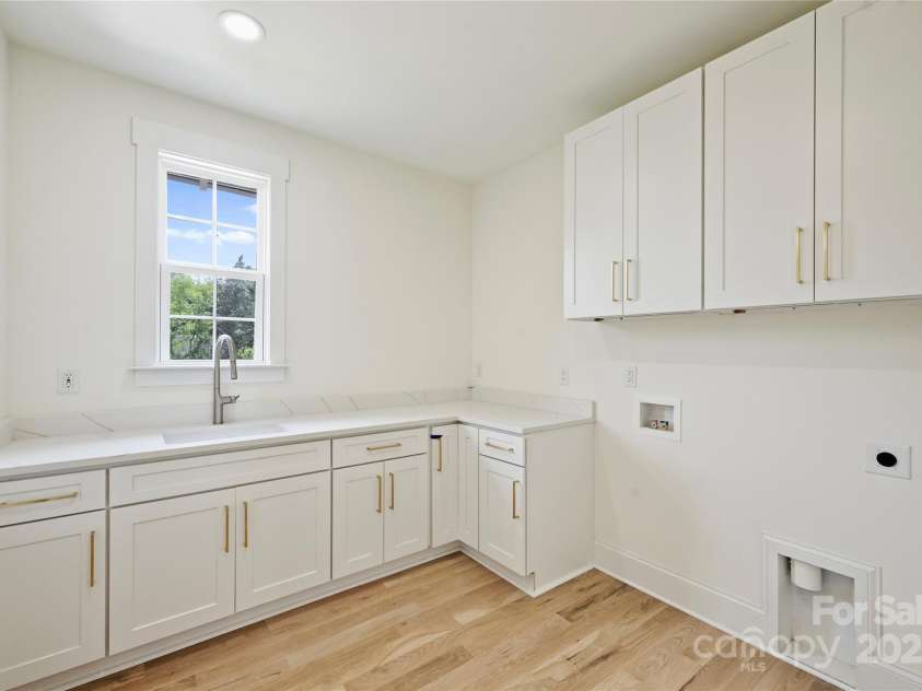 5010 Ohm Lane, Charlotte, NC 28270.  MLS# CAR4306618, YatesRealty ID 2249. Laundry room