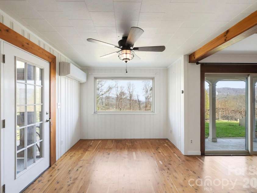 1032 Brightwater Drive, Hendersonville, NC 28739.  MLS# CAR4361176, YatesRealty ID 22490. Dining area
