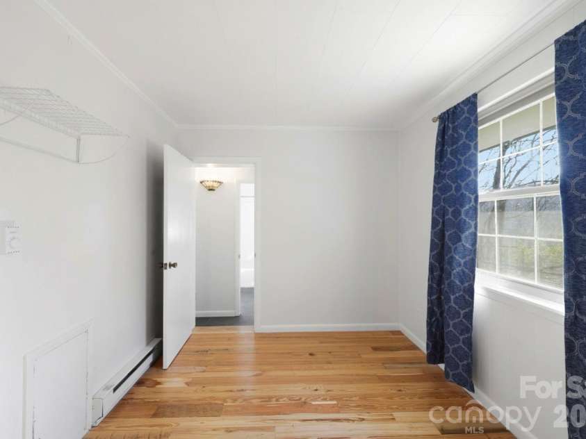 1032 Brightwater Drive, Hendersonville, NC 28739.  MLS# CAR4361176, YatesRealty ID 22490. Flex room 