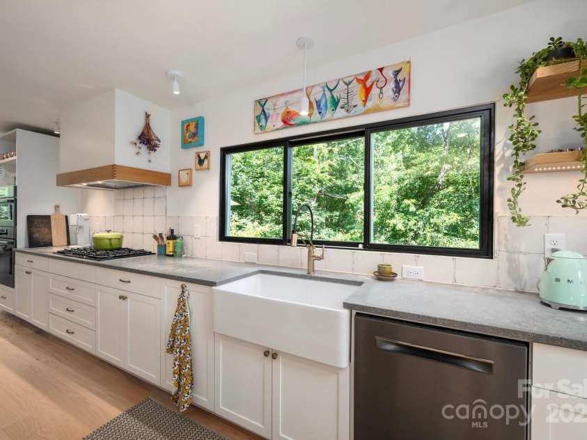 136 Graveyard Road, Fairview, NC 28730.  MLS# CAR4275658, YatesRealty ID 22490. 