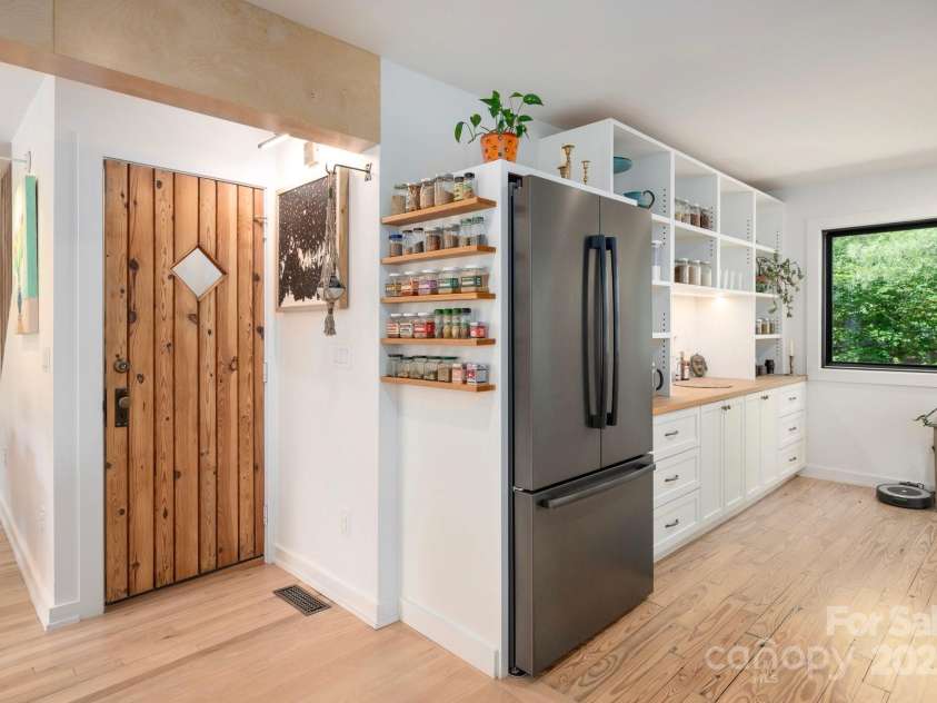 136 Graveyard Road, Fairview, NC 28730.  MLS# CAR4275658, YatesRealty ID 22490. 