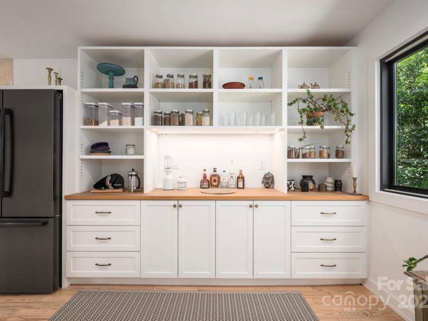 136 Graveyard Road, Fairview, NC 28730.  MLS# CAR4275658, YatesRealty ID 22490. 