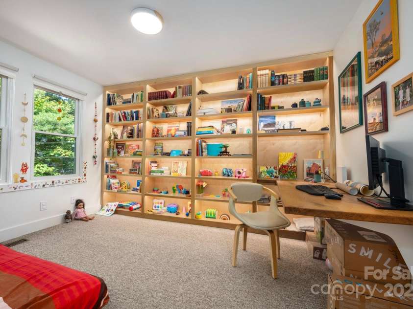 136 Graveyard Road, Fairview, NC 28730.  MLS# CAR4275658, YatesRealty ID 22490. 