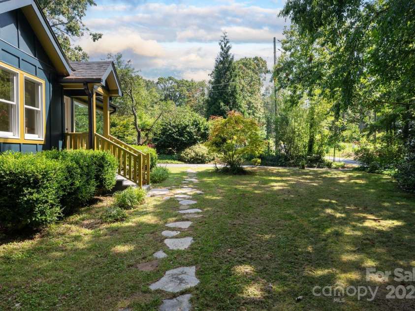 136 Graveyard Road, Fairview, NC 28730.  MLS# CAR4275658, YatesRealty ID 22490. 