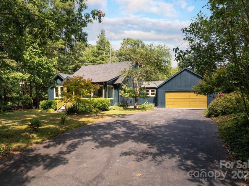 136 Graveyard Road, Fairview, NC 28730.  MLS# CAR4275658, YatesRealty ID 22490. 