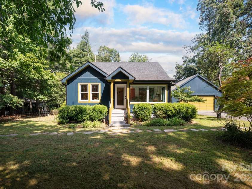 136 Graveyard Road, Fairview, NC 28730.  MLS# CAR4275658, YatesRealty ID 22490. 