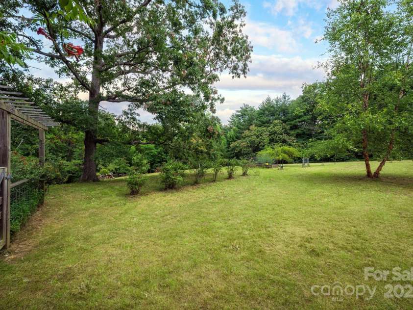136 Graveyard Road, Fairview, NC 28730.  MLS# CAR4275658, YatesRealty ID 22490. 