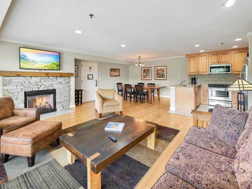 202 Bowling Park Road, Asheville, NC 28803.  MLS# CAR4275657, YatesRealty ID 22491. 