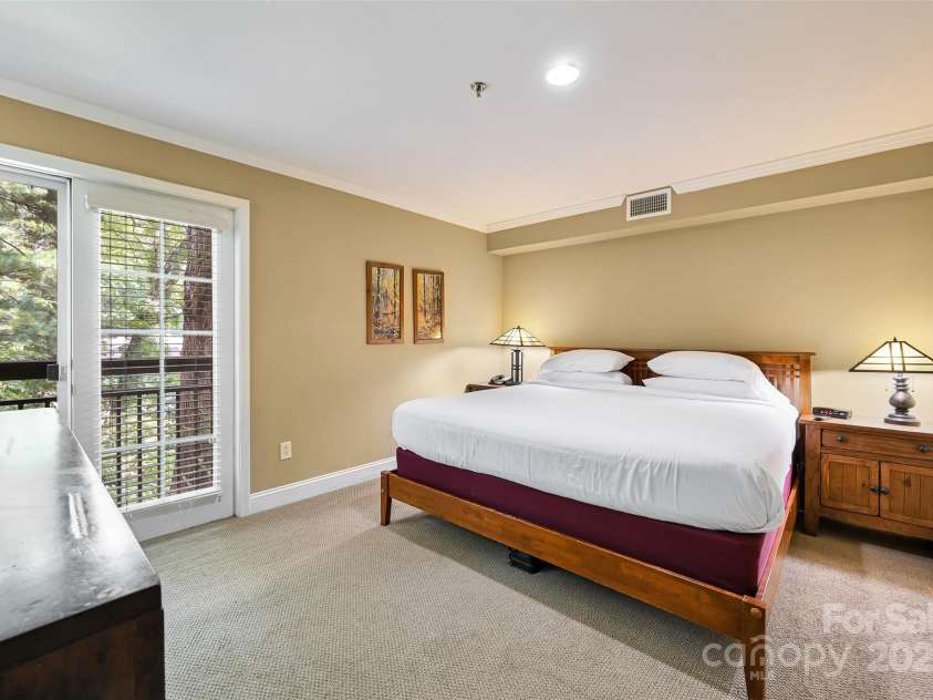 202 Bowling Park Road, Asheville, NC 28803.  MLS# CAR4275657, YatesRealty ID 22491. Primary Bedroom