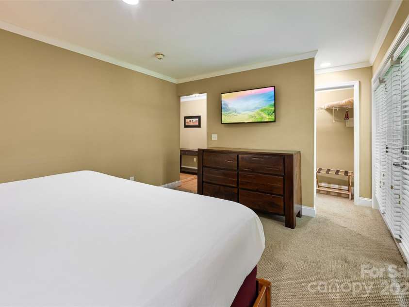 202 Bowling Park Road, Asheville, NC 28803.  MLS# CAR4275657, YatesRealty ID 22491. Primary Bedroom