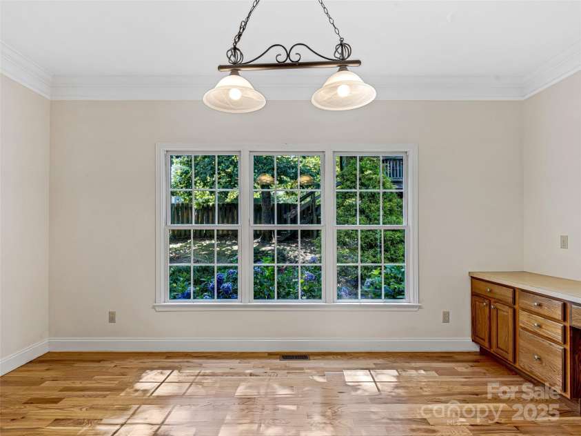 12 Whitleigh Court, Arden, NC 28704.  MLS# CAR4275811, YatesRealty ID 22492. Breakfast Room