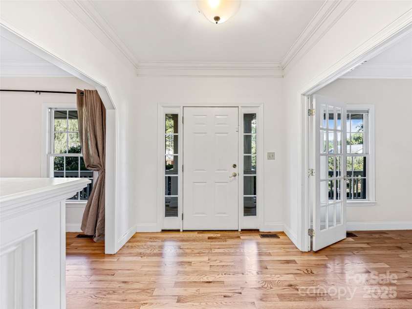 12 Whitleigh Court, Arden, NC 28704.  MLS# CAR4275811, YatesRealty ID 22492. Large Foyer