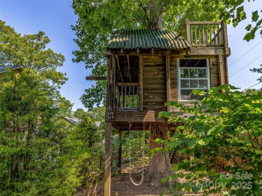 12 Whitleigh Court, Arden, NC 28704.  MLS# CAR4275811, YatesRealty ID 22492. Treehouse